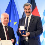 Bundesverdienstkreuz for Prof. Axel Haase